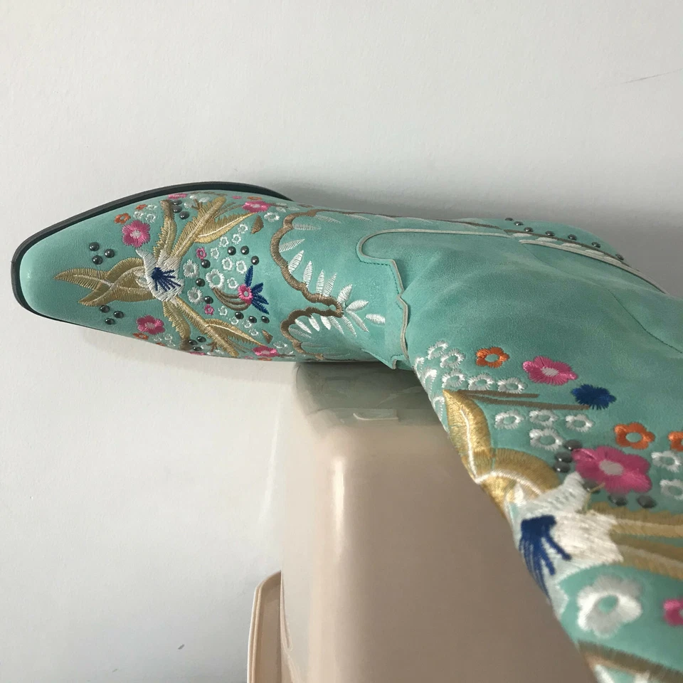 Mujeres Cuero PU Floral Bordado Tachuelas Media pantorrilla Botas de Vaquero Prendas de abrigo Zapatos Foto 2 de 4
