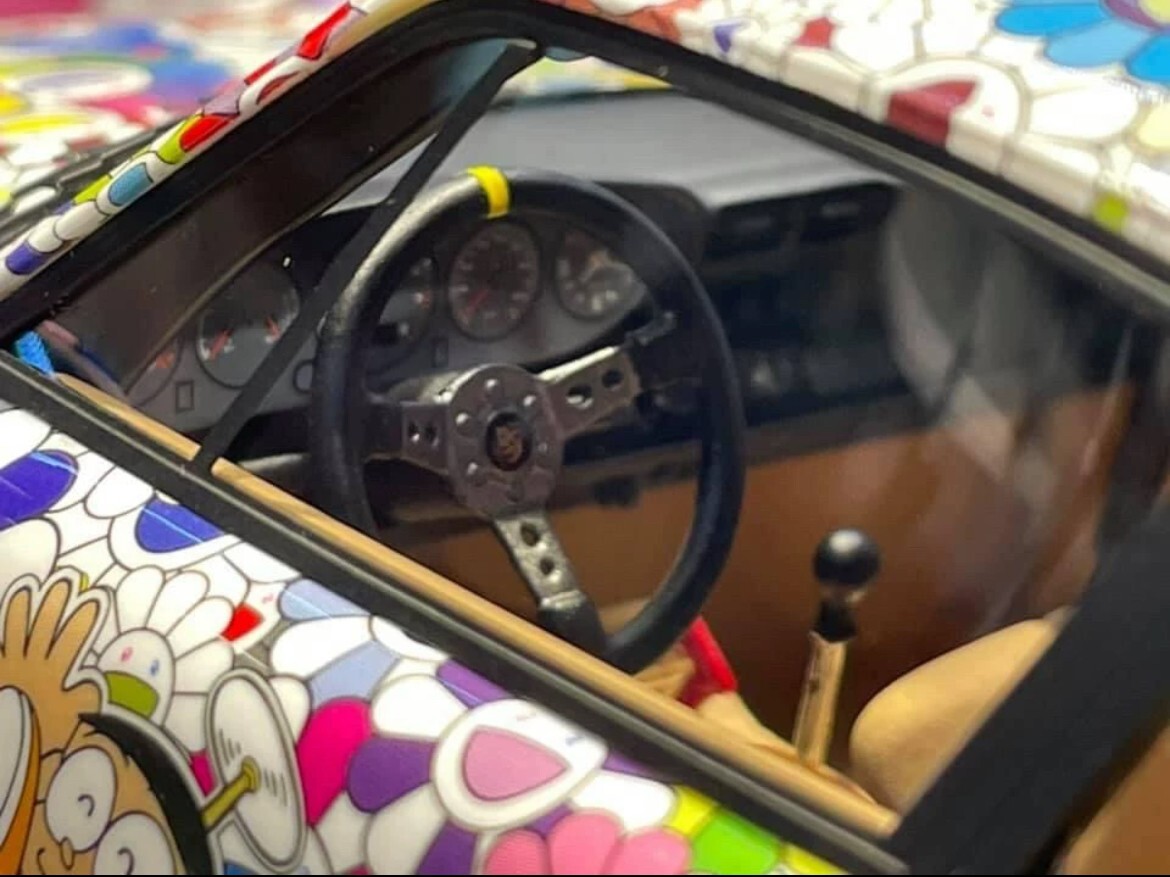 RARE 1/18 VIP Porsche 911 RWB 993 Kaikai Kiki Takashi RARE 1/18 VIP Porsche 911 RWB 993 Kaikai Kiki Takashi