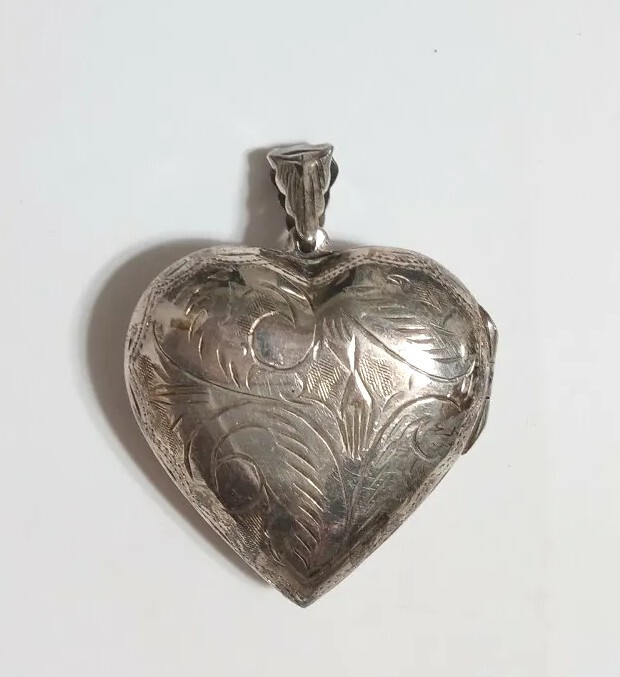 Vintage Masala 925 Sterling Silver Puffy Heart Locket  display picture 1