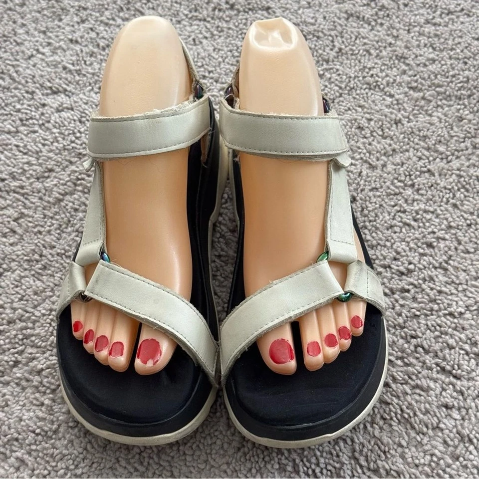 Sandalias de Cuero TEVA Talla 8 Zamora Ajustables Punta Abierta Tirantes Acolchadas Foto 2 de 4