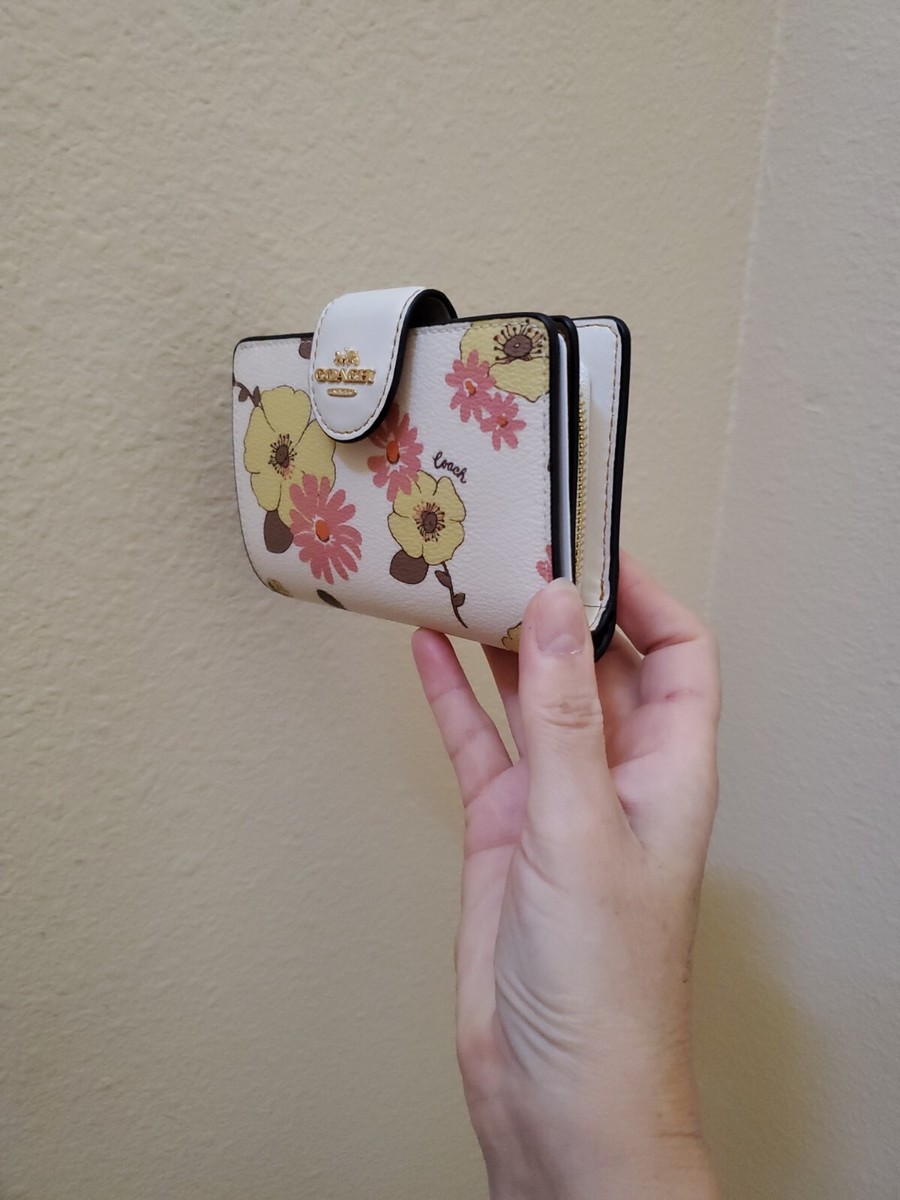 NWT Coach Medium Corner Zip Wallet With Floral Cluster Print Chalk
