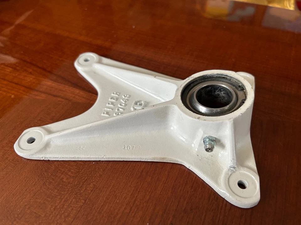 Bonito Genuino Piper engranaje principal pivote fundición 87043 LH Foto 4 de 4