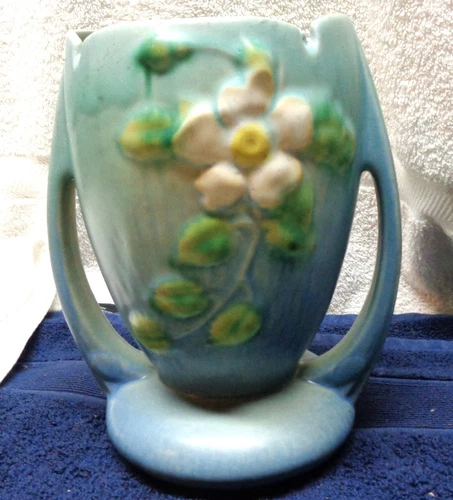 Roseville Art Pottery White Rose Double Handled Vase 983-7 Blue Excellent