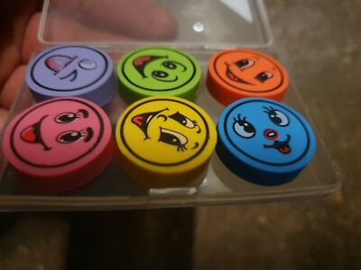 24x Kinder Neuheit Mini bunte Happy Face Radiergummis UK Verkäufer kostenloser Versand