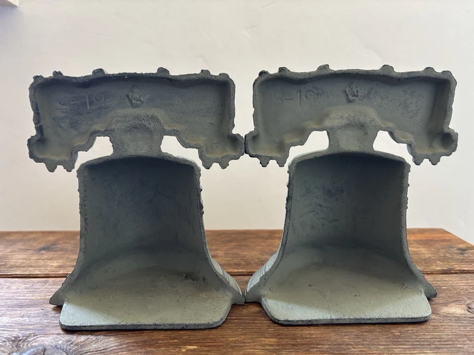 Vintage Virginia Metalcrafters USA Cast Liberty Bell Bookends Doorstop Pair - Image 2 of 4