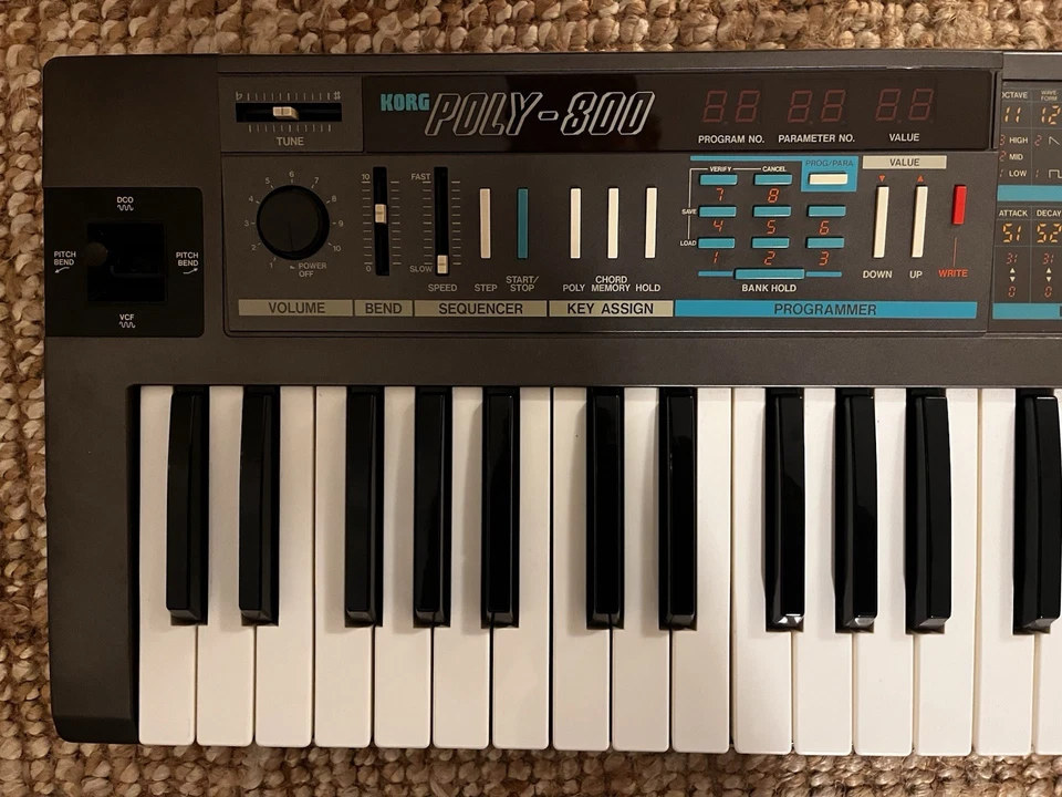 Korg Poly-800 Programmable Analogue Synthesizer Keyboard W/ Original Softcase - Image 2 of 4