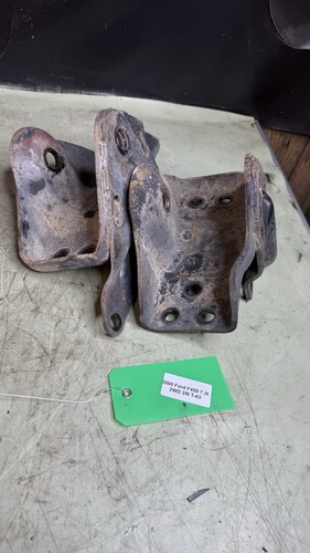 99-04 Ford F250 F350 2WD Radius Arm Bracket Set OE Brackets Frame Mounts