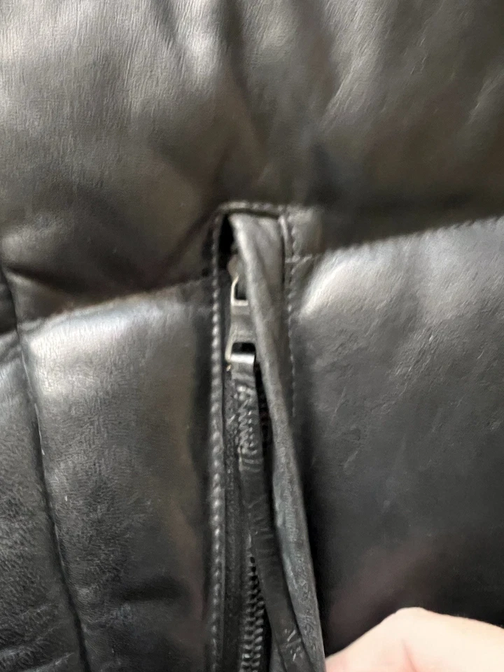 ARMANI EXCHANGE MENS BLACK LEATHER QUILTED PUFFER VEST SIZE MEDIUM - Image 4 of 4