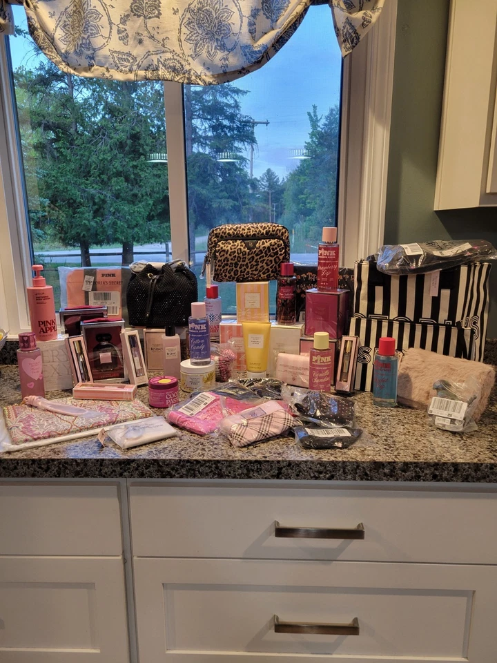 Victorias Secret/Pink Surprise Lot Mixed Items $200 Worth of Items For $100 New - Image 4 of 4