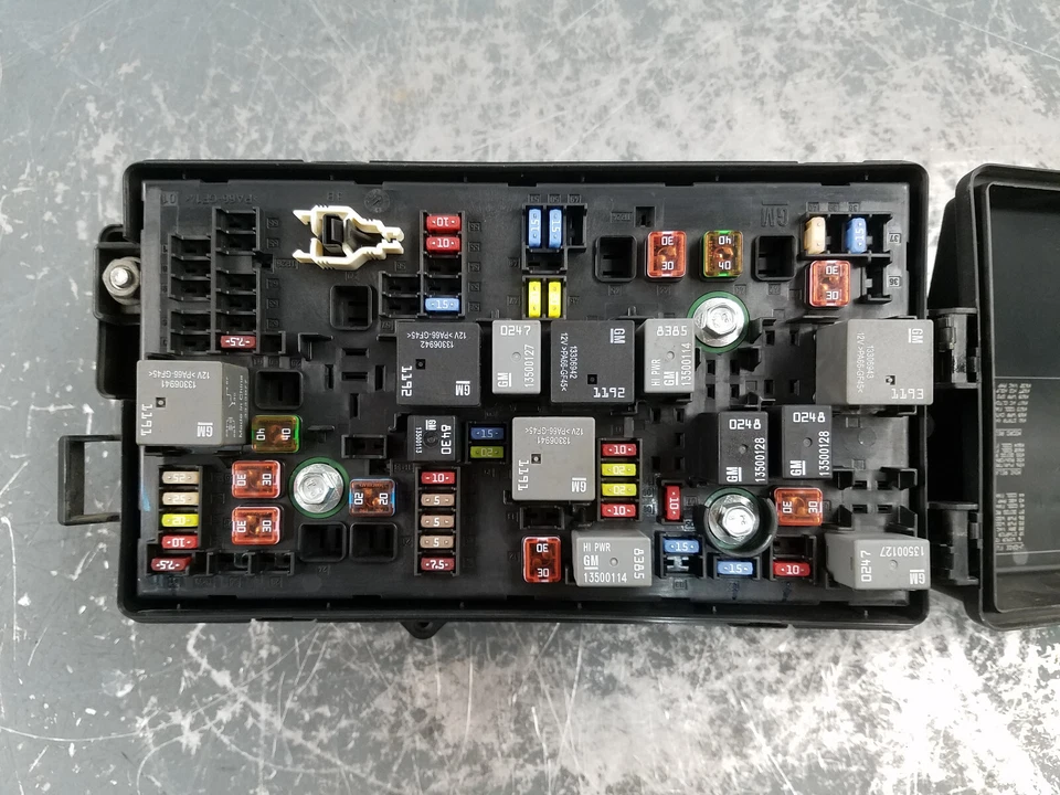 2014 Chevy Camaro SS моторный отсек предохранитель коробка #0370 K6 - Изображение 3 из 4