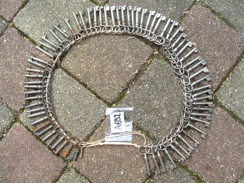 Lot De 4 Clés Anciennes Percées Pour Porte Et Meuble - Ferronnerie Vintage