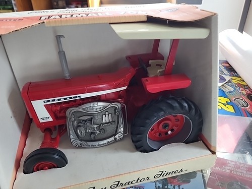 Ertl Farmall 706 1/16 Scale Toy Tractor Times  And Buckle Box Has Some Fading  - Picture 14 of 15
