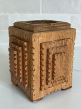 Jarrón organizador de escritorio de arte popular tallado a mano con soporte para lápices de madera para arte vagabundo vintage
