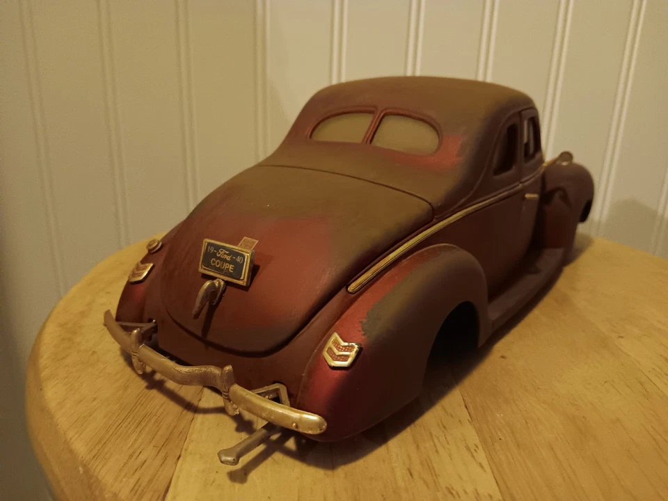  Ford 1940 abandonado a presión 1/18 desgastado oxidado depósito de chatarra hallazgo de granero  Foto 4 de 4