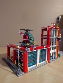 LEGO City 60004 Fire Station Building Toy Set 753 Pieces Ages 6-12 COMPLETE