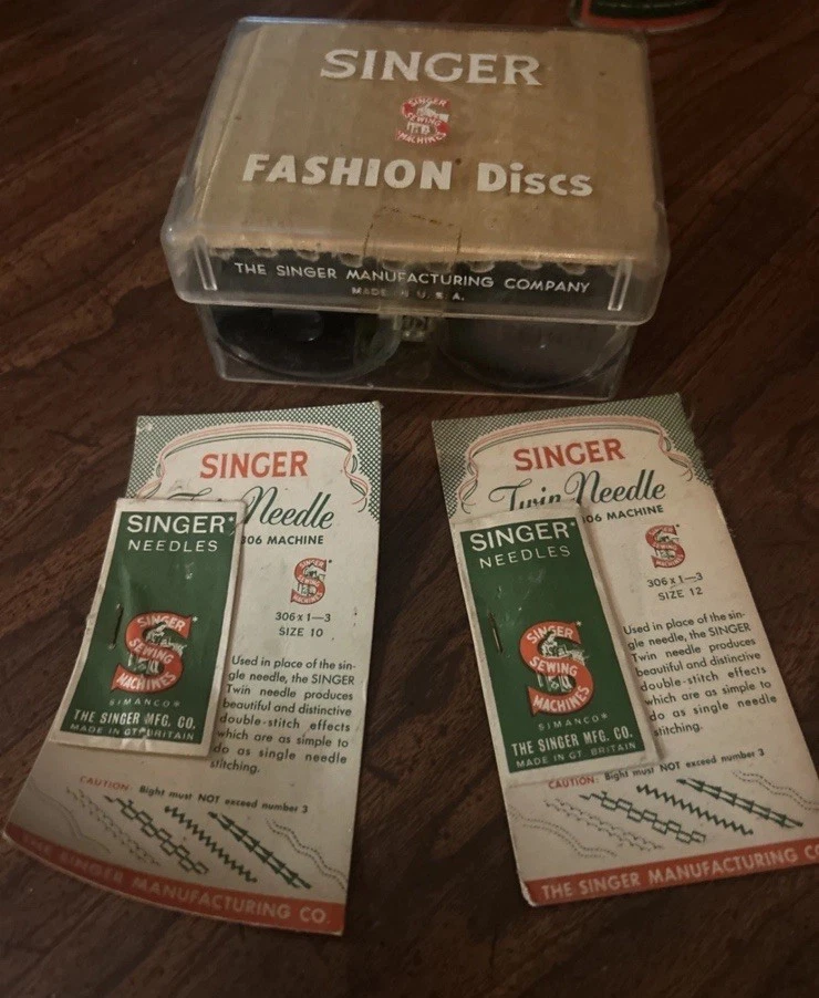 SINGER Featherweight 221 221k 222 222k Red Vinyl With Fashion Disc 26 Set - Image 2 of 4