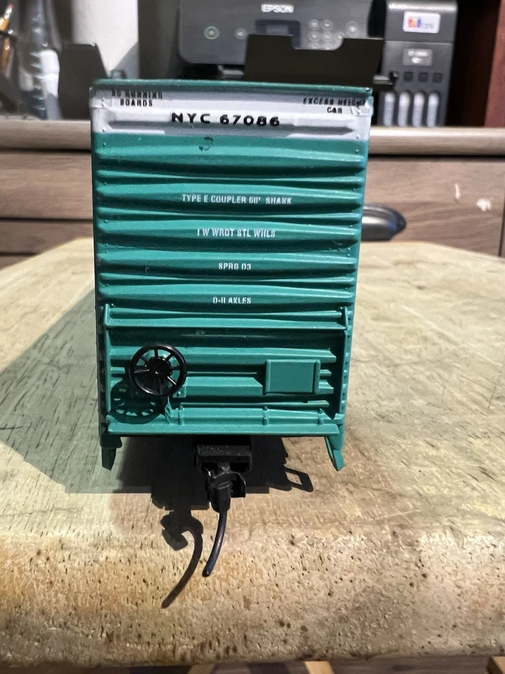 HO Scale Athearn assembled blue box 86' 8 door box car New York central - Image 3 of 4