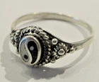 STERLING SILVER  VINTAGE RETRO CUTE LITTLE YIN AND YANG DESIGN SIZE Q