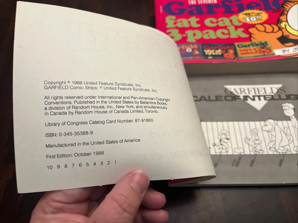 Vtg Garfield Paperback Lot Jim Davis 7th & 16th Books Garfield rounds out fat ca - Image 4 of 4