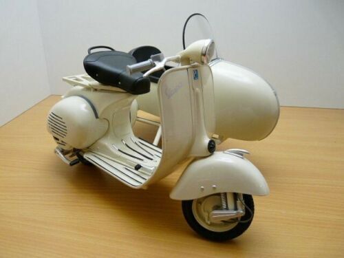 Xonex 1/6 Vespa 150 Sportque Piaggio Limited Edition Light Xonex 1/6 Vespa 150 Sportque Piaggio Limited Edition Light