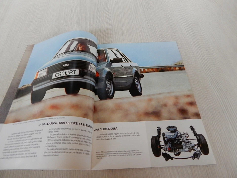BROCHURE DEPLIANT ORIGINALE FORD ESCORT XR3i E NORMALI IN ITALIANO 1983 - Immagine 3 di 4