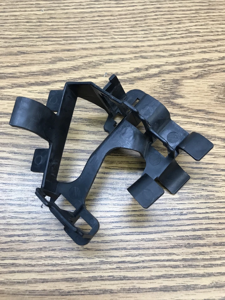 SOPORTE CONECTOR DELANTERO IZQUIERDO HONDA SHADOW VLX VT600 1988-2007 PARTE #50352-MR1-000 Foto 4 de 4