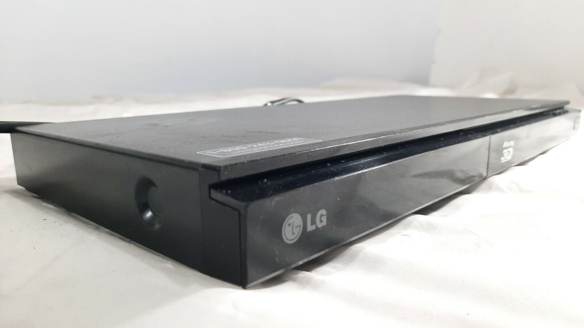 LG 3D Blu-Ray Disc Player with Built-In Wi-Fi BP620