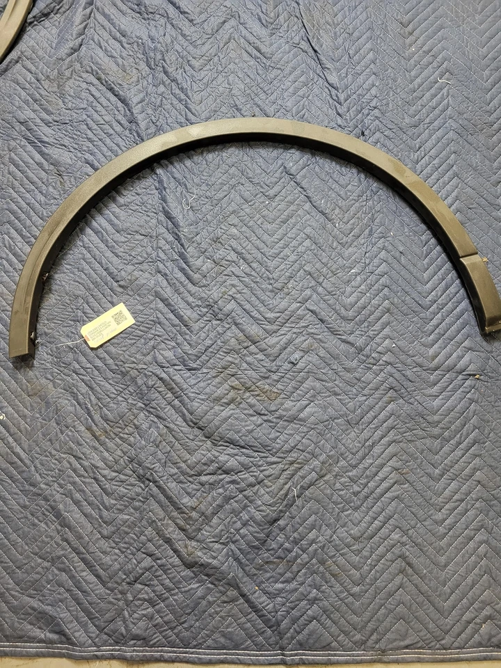 Lincoln Corsair 2020 LJ7B-291C20-ADW 2021-2023 moldura acampanada rueda trasera derecha Foto 2 de 4