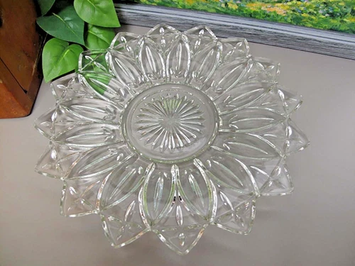 MCM Federal Glass Petal Clear Pattern Dinner Plate ~ 9-3/8 Inches ~ Vintage