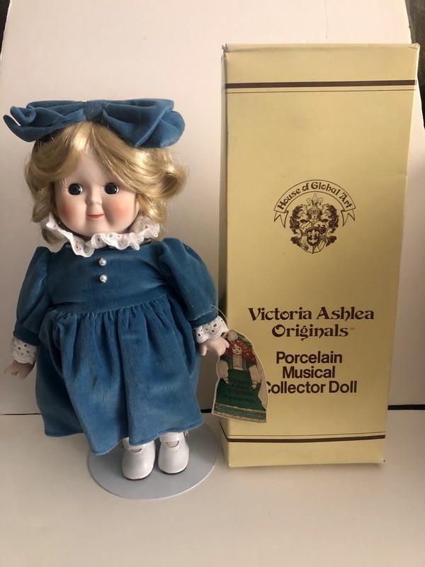 Victoria Ashlea Originals Porcelain 11"  Musical Doll #912021 It's A Small World