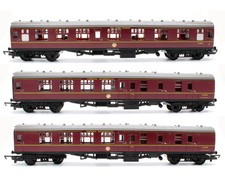 HORNBY 'OO' GAUGE R4229 SET OF 3 BR MAROON MK1 'THE PINES EXPRESS' COACHES