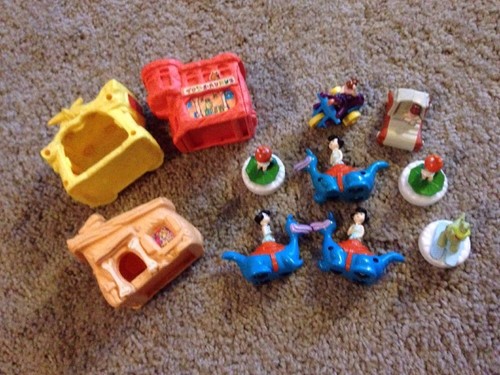 lot of assorted vintage flintstones toys bedrock. kids denny&apo