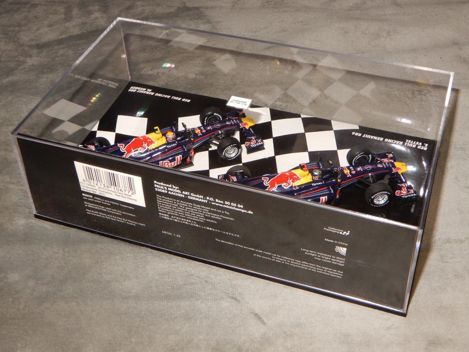 Minichamps F1 1:43 Vettel/Webber Red Bull Racing Renault RB6 World Champions2010 - Image 3 of 4