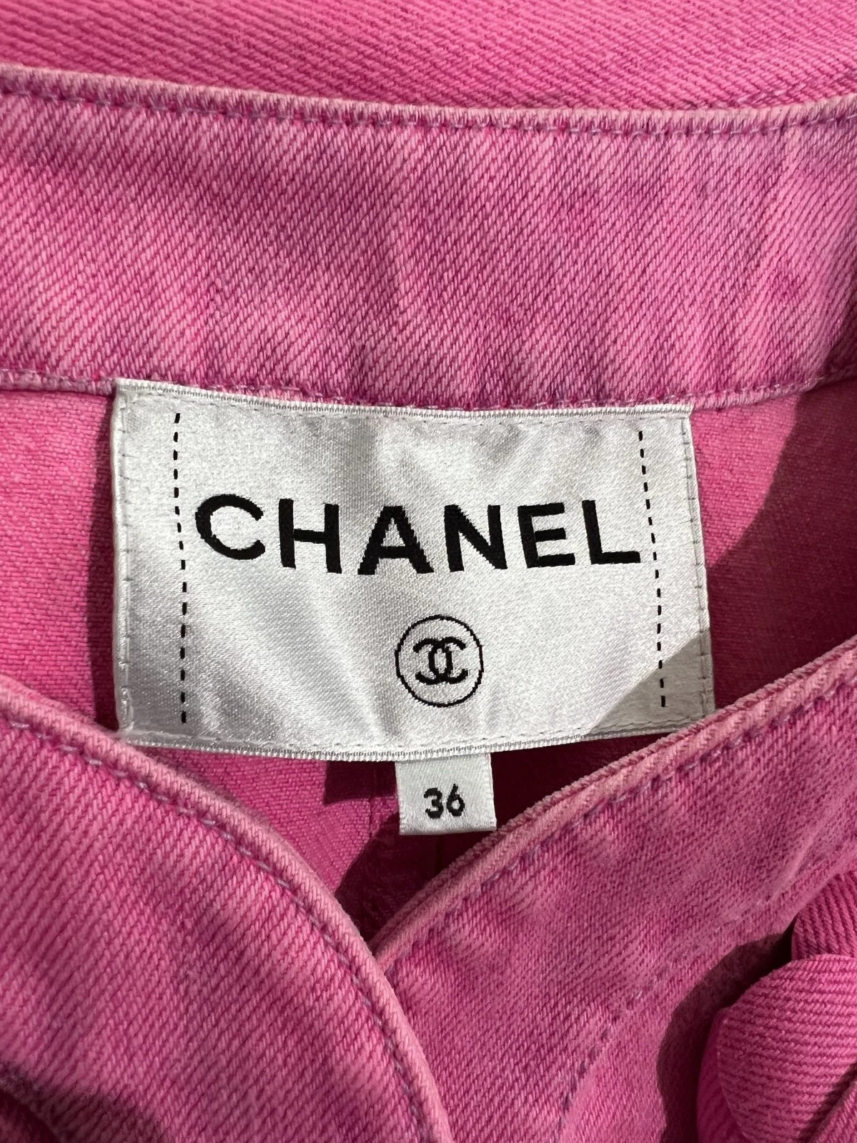 Giacca Chanel Denim Florette con bottoni rosa 2021