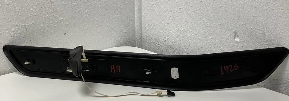 2014 BMW 750LI tampa traseira direita soleira degrau arranhão acabamento fabricante de equipamento original 22339910 - Imagem 3 de 4