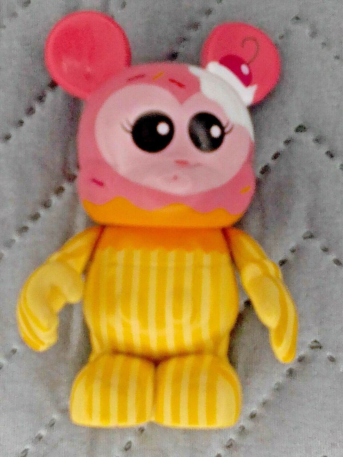 Disney Vinylmation Cupcake By Lisa Badeen Figurine Cutesters Series 2009Preloved