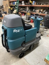 2013 Tennant R14 CARPET CLEANER.  220 Hrs,  Clean,  Needs Batteries.  No Charger