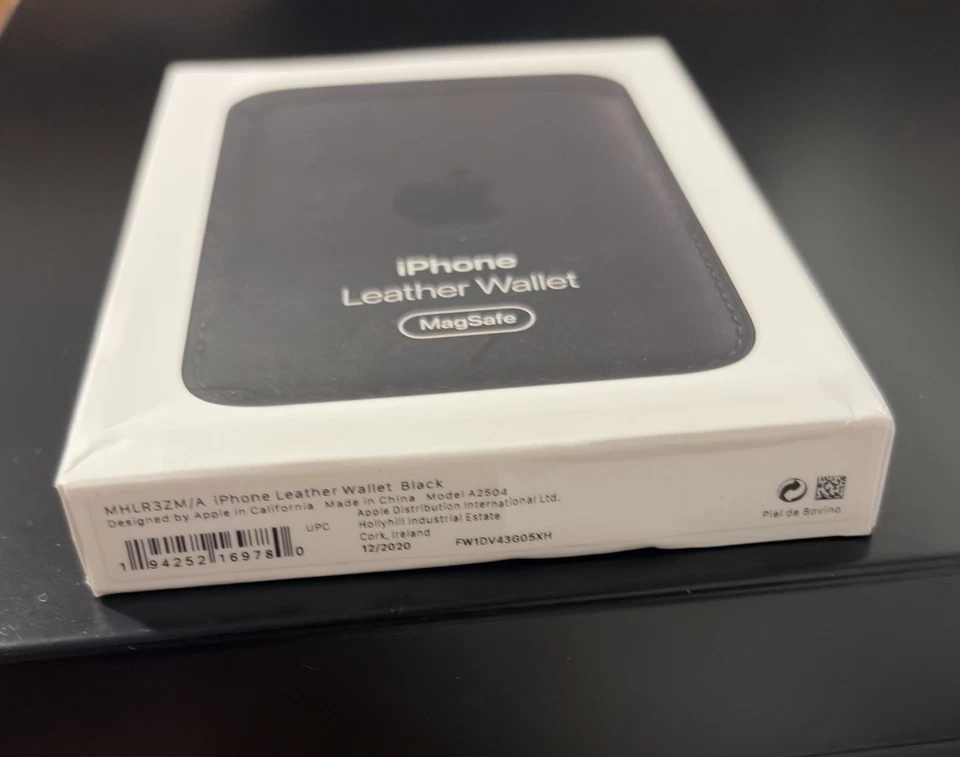 Apple iPhone Leather MagSafe Card Case Wallet - MHLR3ZM/A - Black - Image 3 of 3