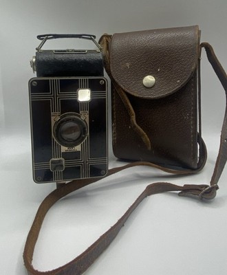 Eastman Kodak Jiffy Series Six-20 Pocket Folding Camera w/Film And Case Untested