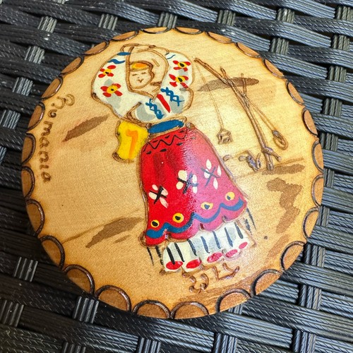 Vintage rumänische Holz Schmuckschatulle handbemalt/geschnitzt, malerische Szene, signiert Rumänien