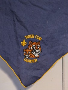 BSA Boy Scouts official Tiger Cub Leader w/ Emblem Navy Neckerchief/scarf  EUC