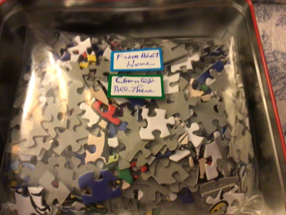 40. Rompecabezas de Navidad Charlie Brown Edición Aniversario En Lata Coleccionista M Foto 3 de 3