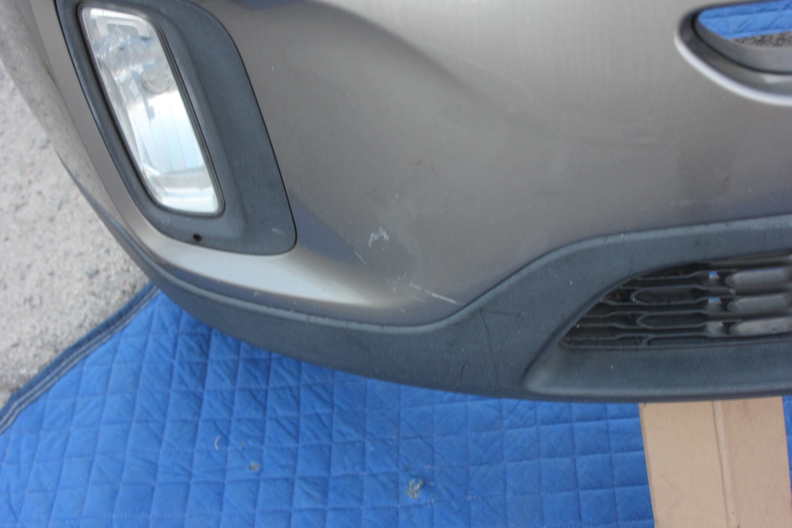 14-15 KIA SORENTO FRONT BUMPER ASSEMBLY FOG COVER GRILL FOAM GENUINE OEM BROWN