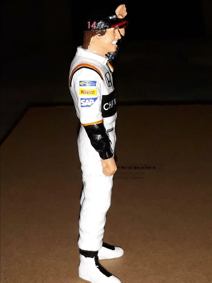 FERNANDO ALONSO MCLAREN MCL32 2017 pilot Mini DRIVER FIGURE 1:18 RESINA - Immagine 4 di 4