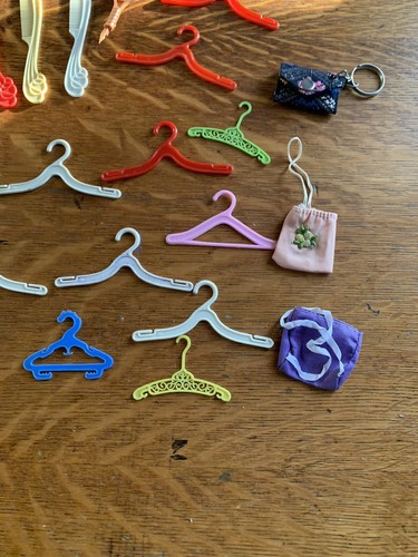 Vtg Lot Barbie Fashion Doll Variety Lot Combs Hangers Racket** Purses Hair Braid - Picture 8 of 11