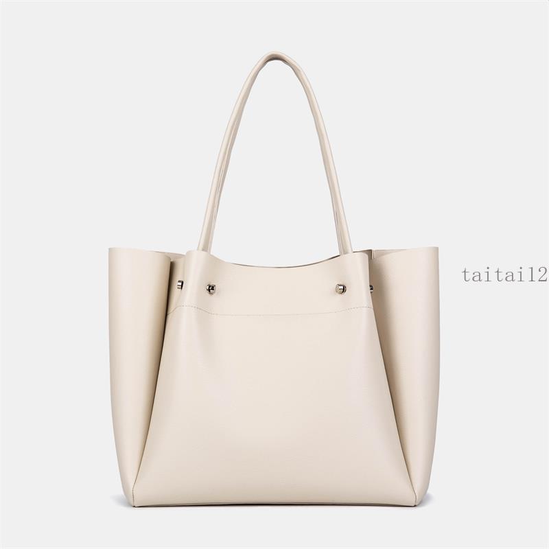 Spacious Soft Leather Shoulder Tote for Commuters