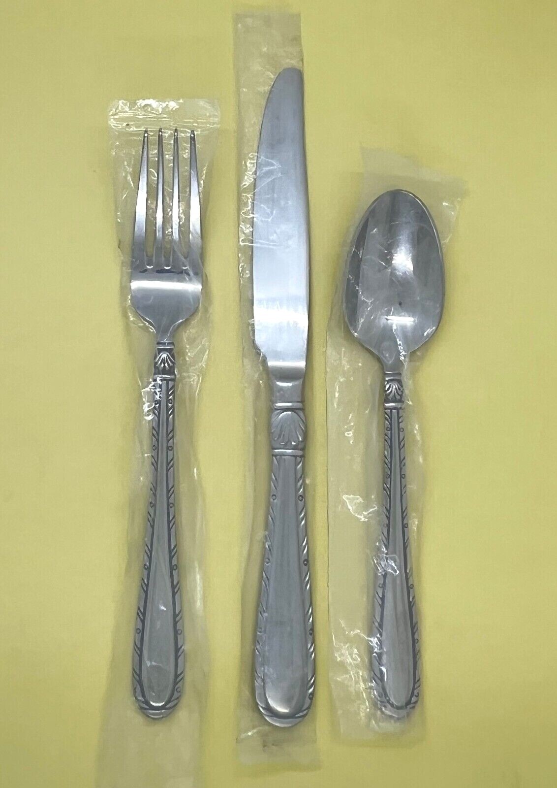 NEW ONEIDA BRUNSWICK GLOSSY 18/10 STAINLESS FLATWARE FAN PLUME