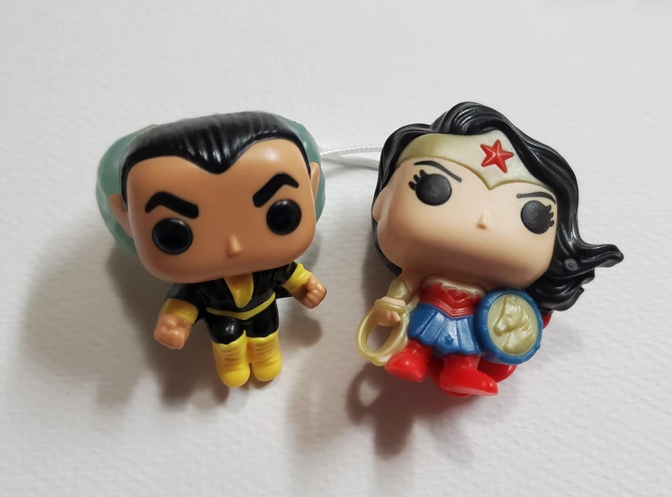 Juego de 4 estatuillas Funko DC Series Juguetes coleccionables Kinder Joy edición limitada Foto 2 de 4