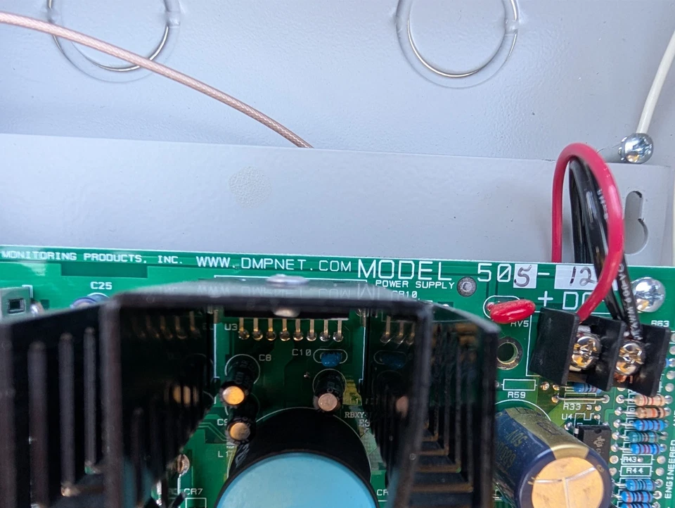 DMP XR550 con panel grande, potencia, 734 weigand y expansor de salida 716 Foto 3 de 4