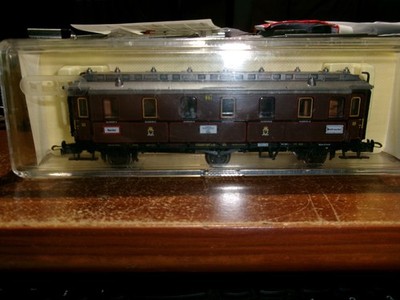 TRIX HO SCALE ITEM # 23339  3RD CLASS  COACH CAR-KPEV.